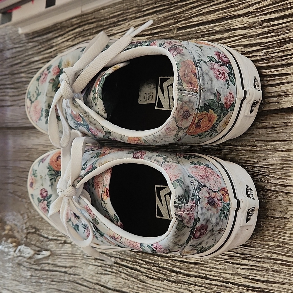 Vans - Picture 5 of 7